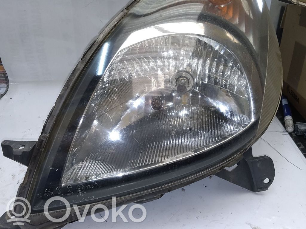 Toyota Yaris Etu-/Ajovalo 