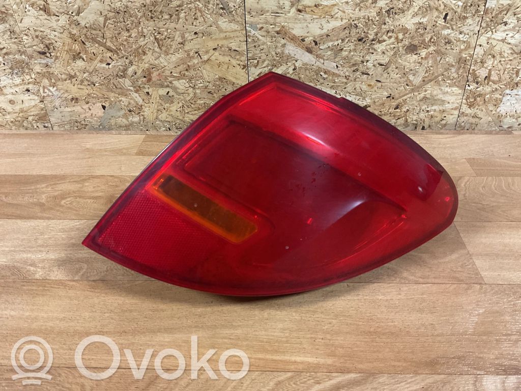 Opel Meriva B Aizmugurējais lukturis virsbūvē 