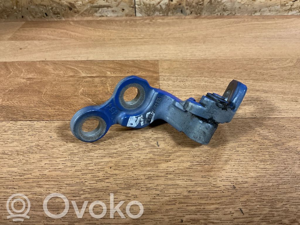 Ford Focus Priekšpusē augšējā vira (eņģe) 