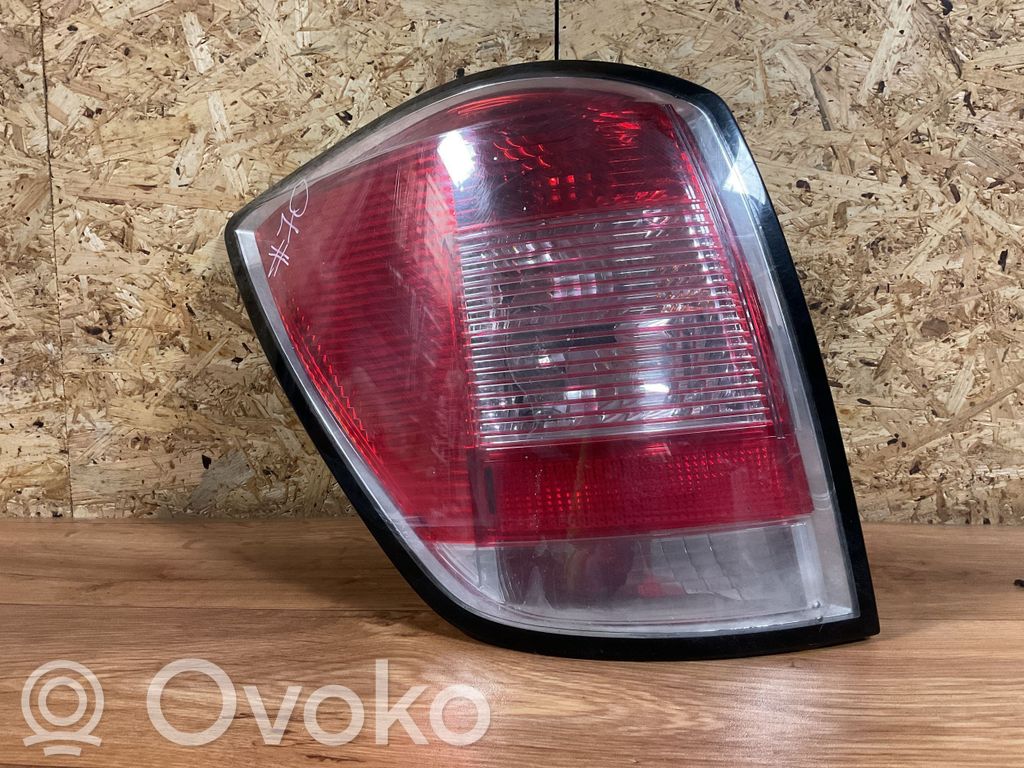 Opel Astra H Aizmugurējais lukturis virsbūvē 