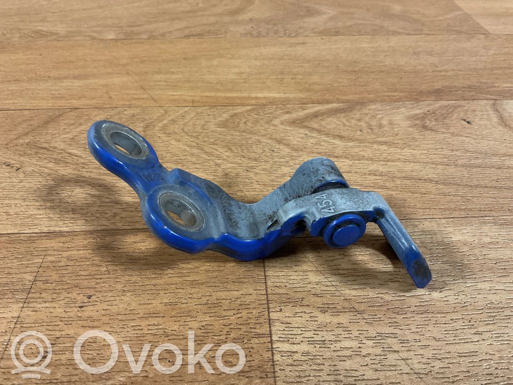 Ford Focus Front door lower hinge 