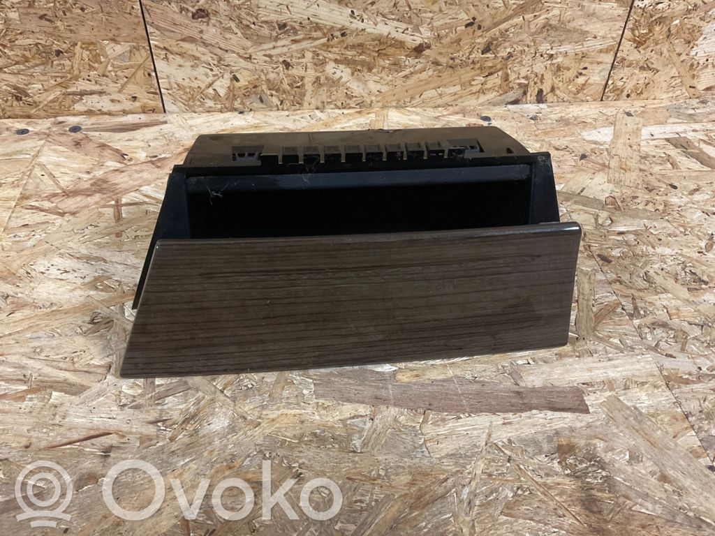 Ford Focus Auton tuhkakuppi 