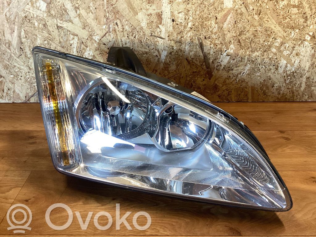 Ford Focus Lampa przednia 