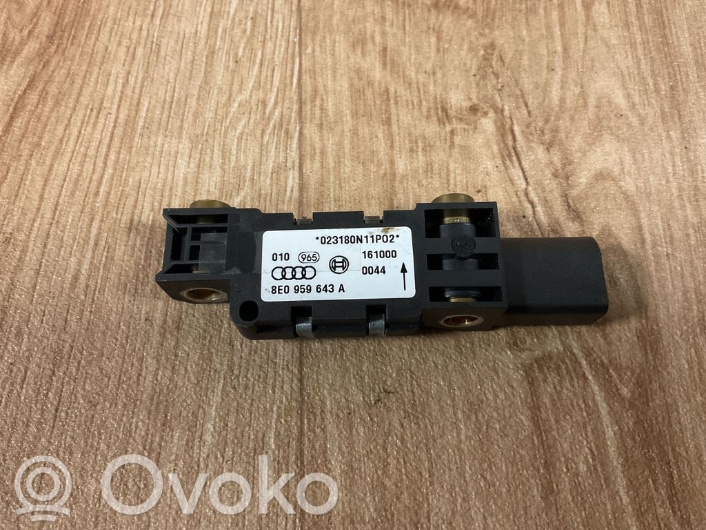 Audi A4 S4 B6 8E 8H Czujnik uderzenia Airbag 