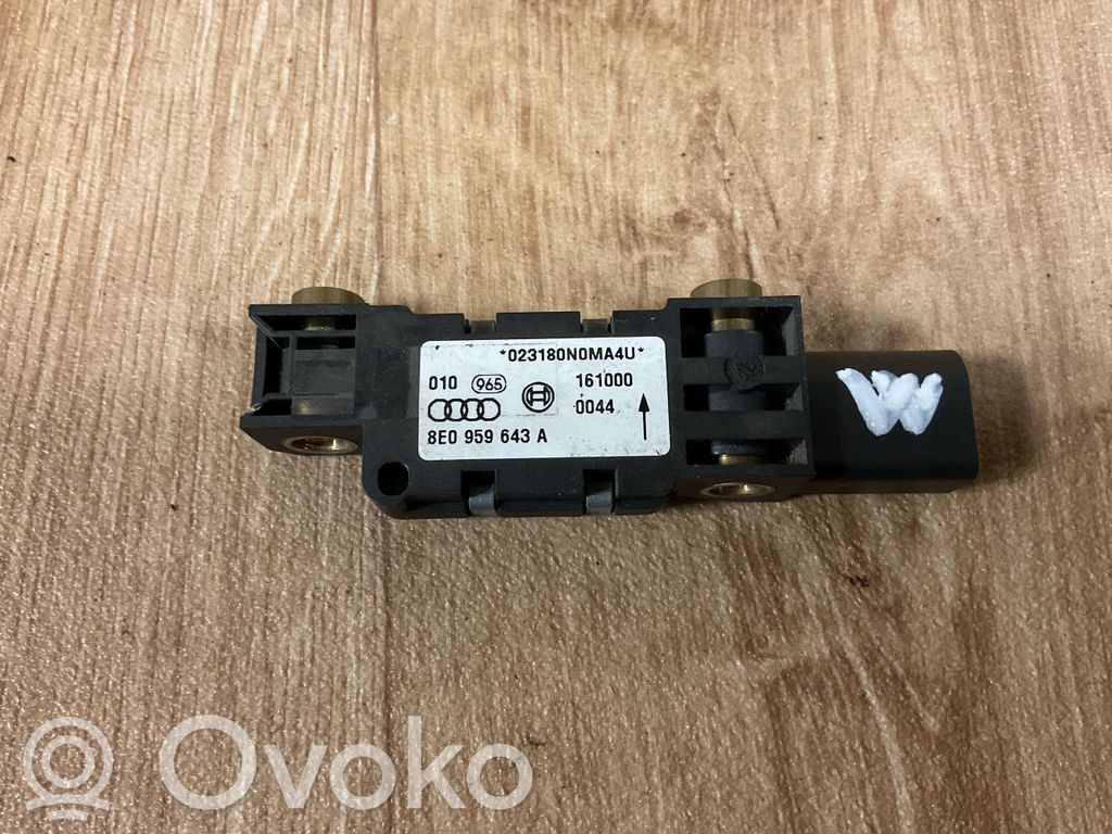 Audi A4 S4 B6 8E 8H Czujnik uderzenia Airbag 