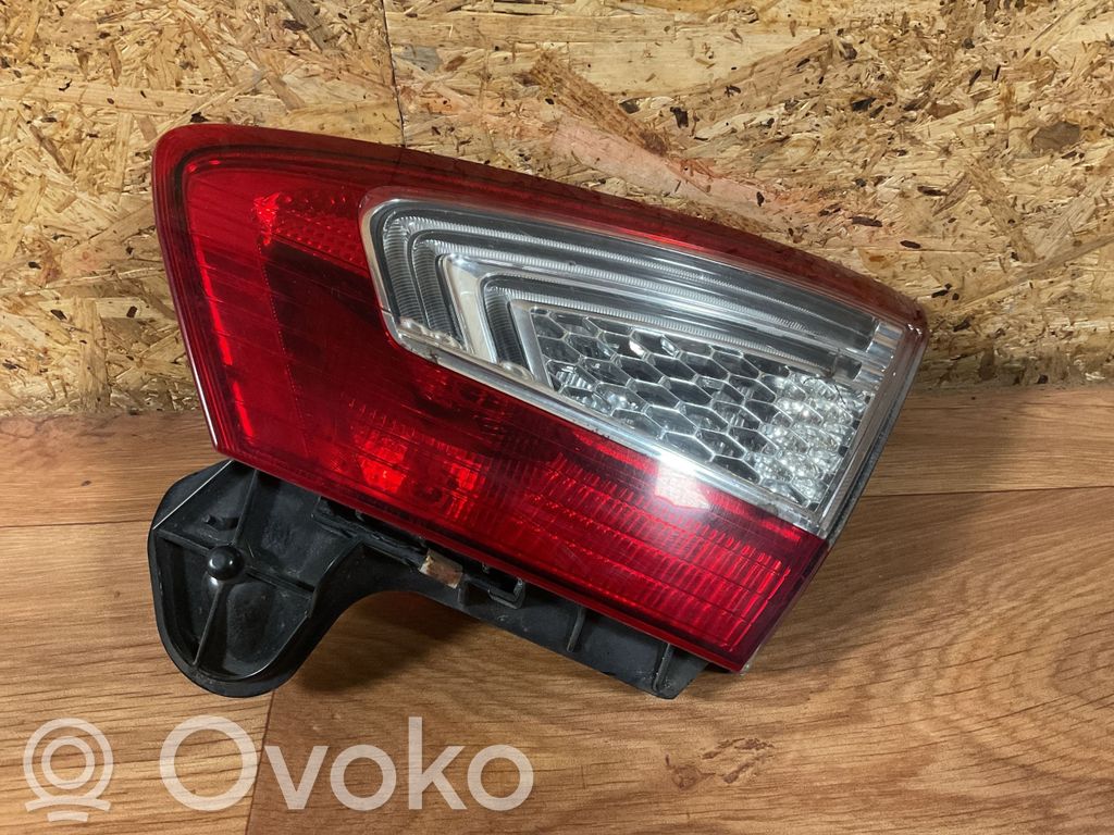 Ford Mondeo MK IV Lampy tylnej klapy bagażnika 