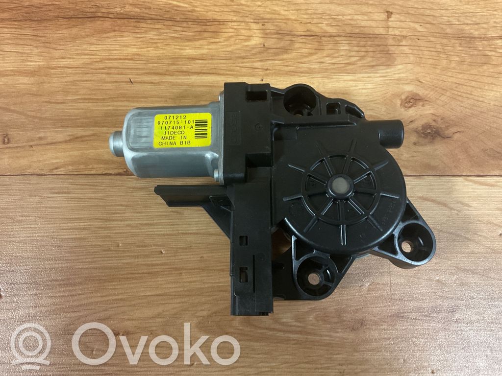 Volvo V70 Rear door window regulator motor 
