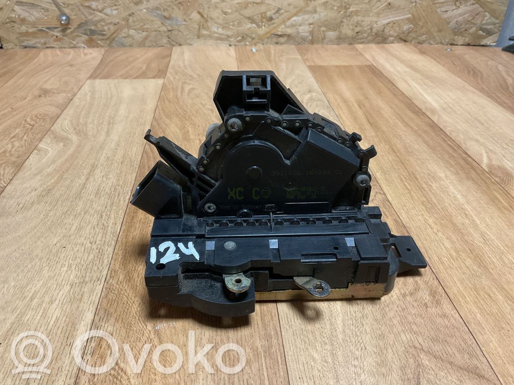 Ford Focus Priekšpusē slēdzene 