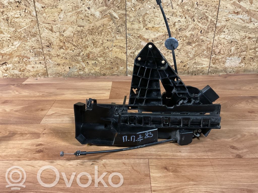 Ford Focus Priekšpusē slēdzene 