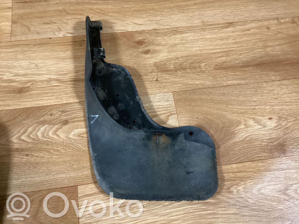 Volkswagen PASSAT B6 Chlapacze przednie 