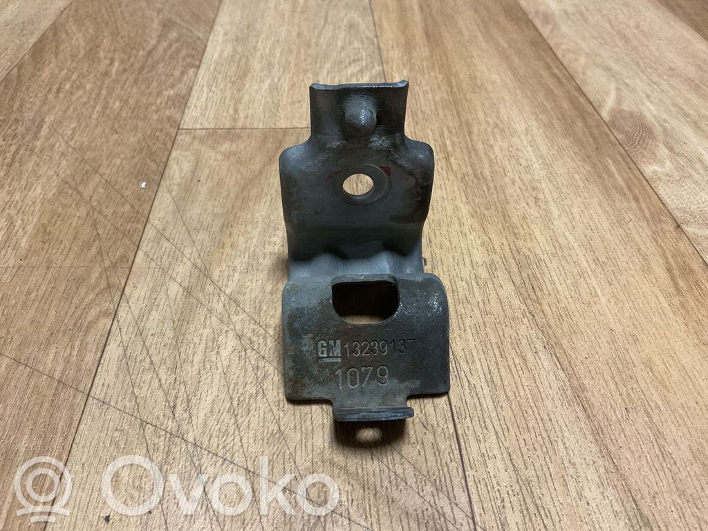 Opel Insignia A Fixation de radiateur 