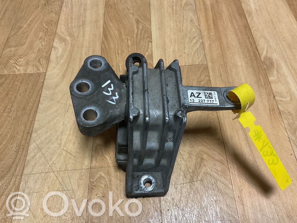 Engine mount bracket   13227717