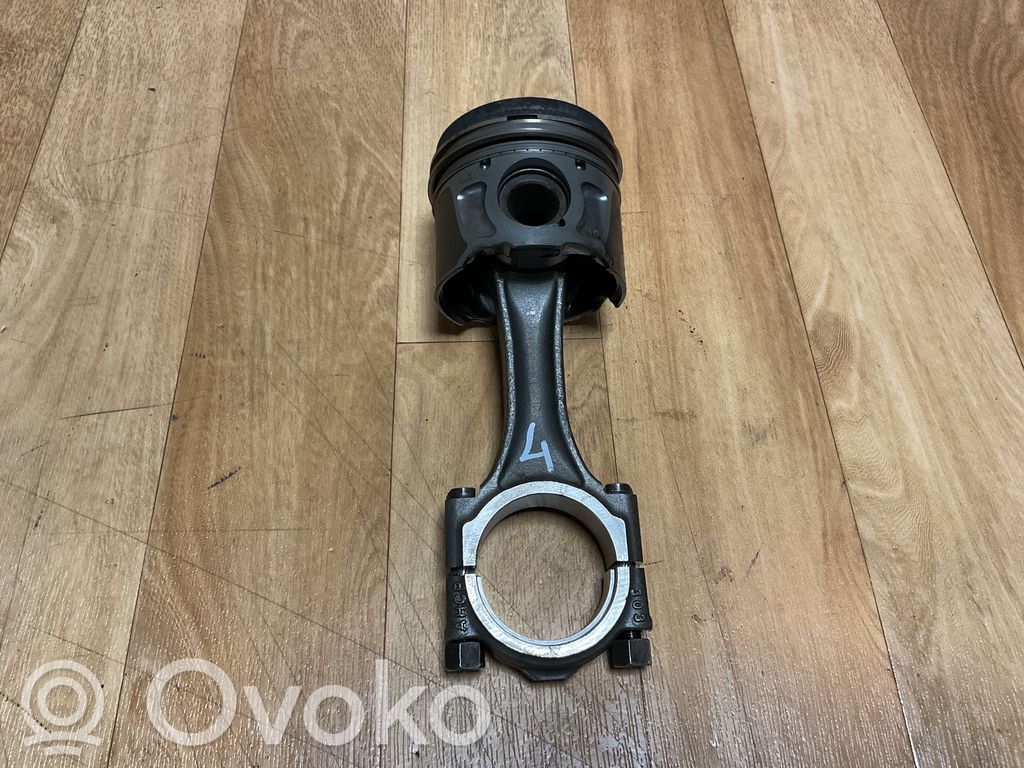 Ford C-MAX II Stūmoklis su švaistikliu 