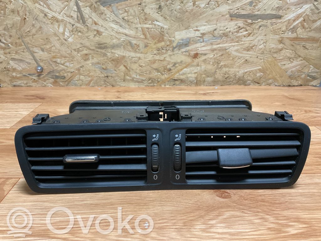 Volkswagen PASSAT B6 Grilă ventilație centrală 