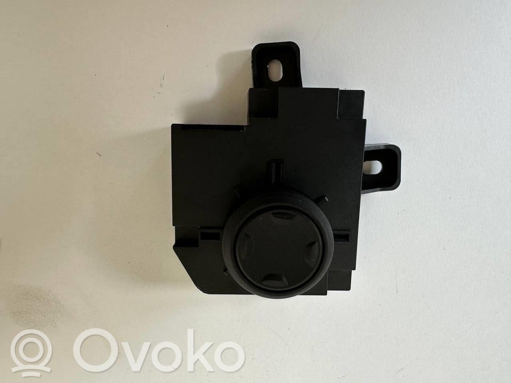 Volvo XC40 Moduł / Przekaźnik podgrzewania foteli 