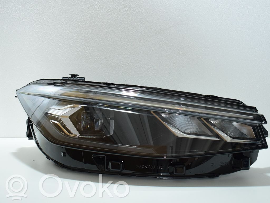 Volkswagen PASSAT B9 Lampa przednia 