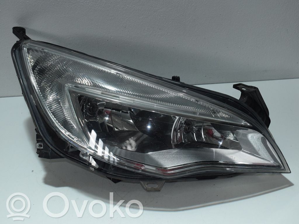 Opel Astra J Lampa przednia 
