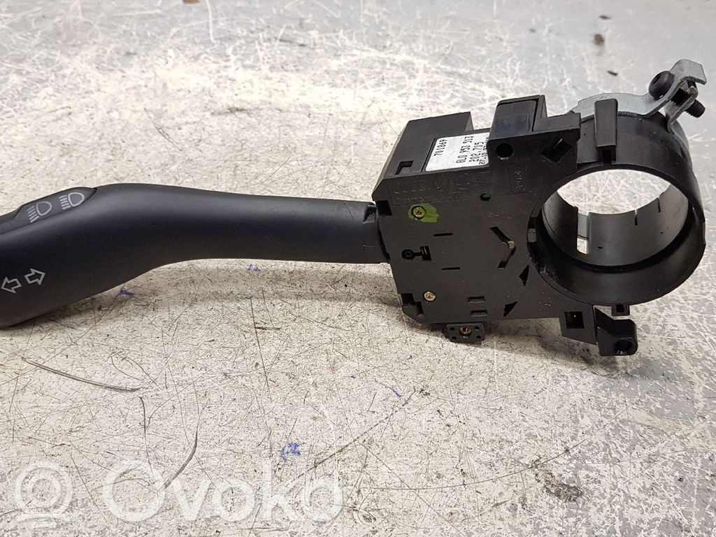 Volkswagen Golf IV Palanca de intermitentes 