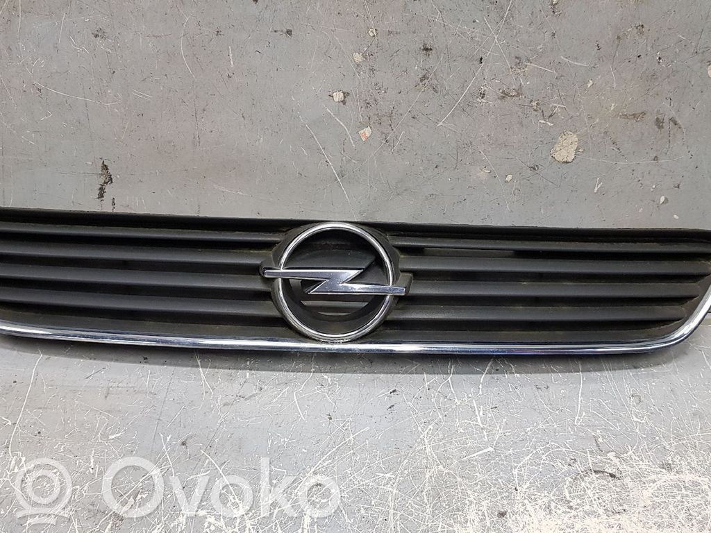 Opel Astra G Etusäleikkö 