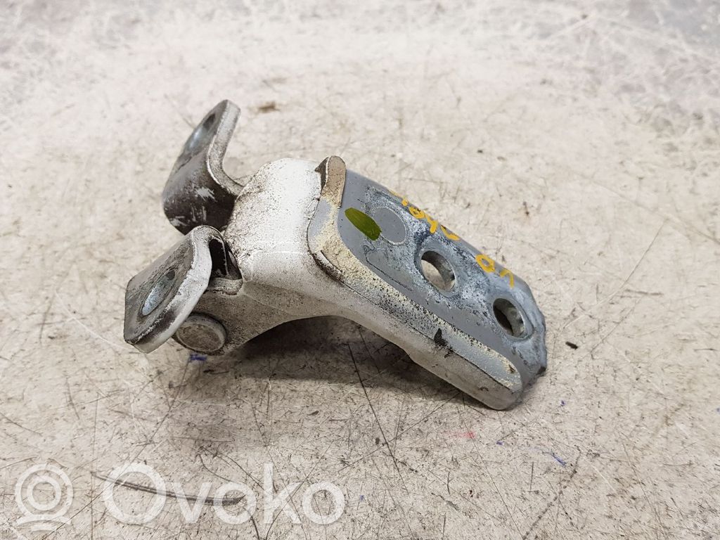 Peugeot 107 Front door upper hinge 