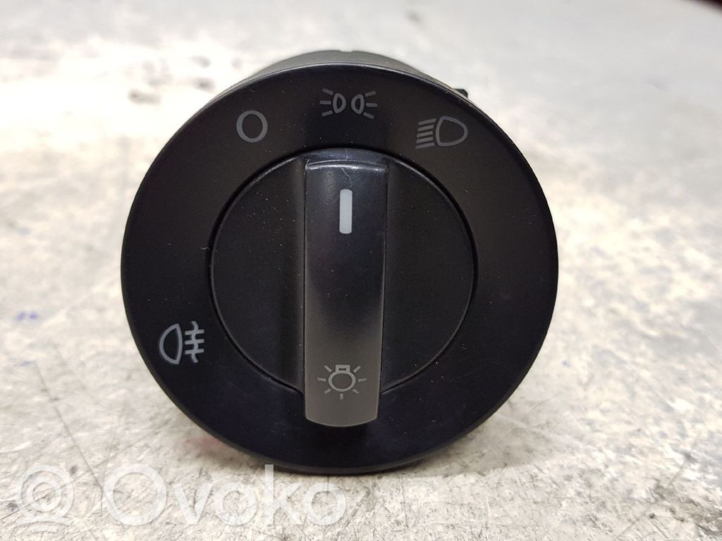 Volkswagen Polo IV 9N3 Light switch 