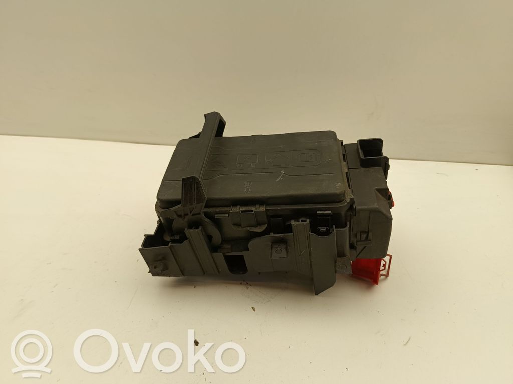 Opel Insignia B Juego de caja de fusibles 