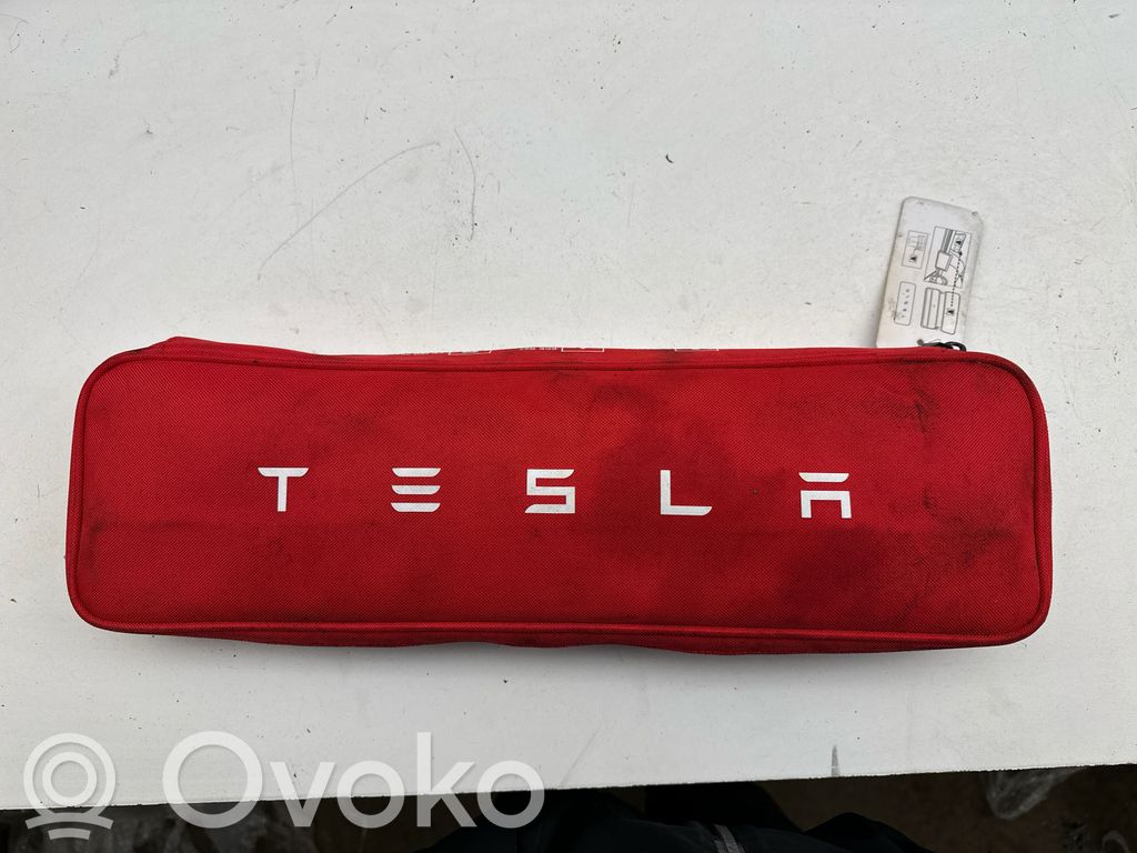 Tesla Model Y First aid kit 