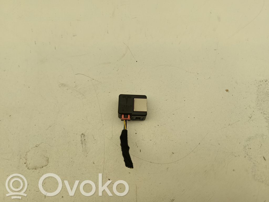 Tesla Model Y Other devices 