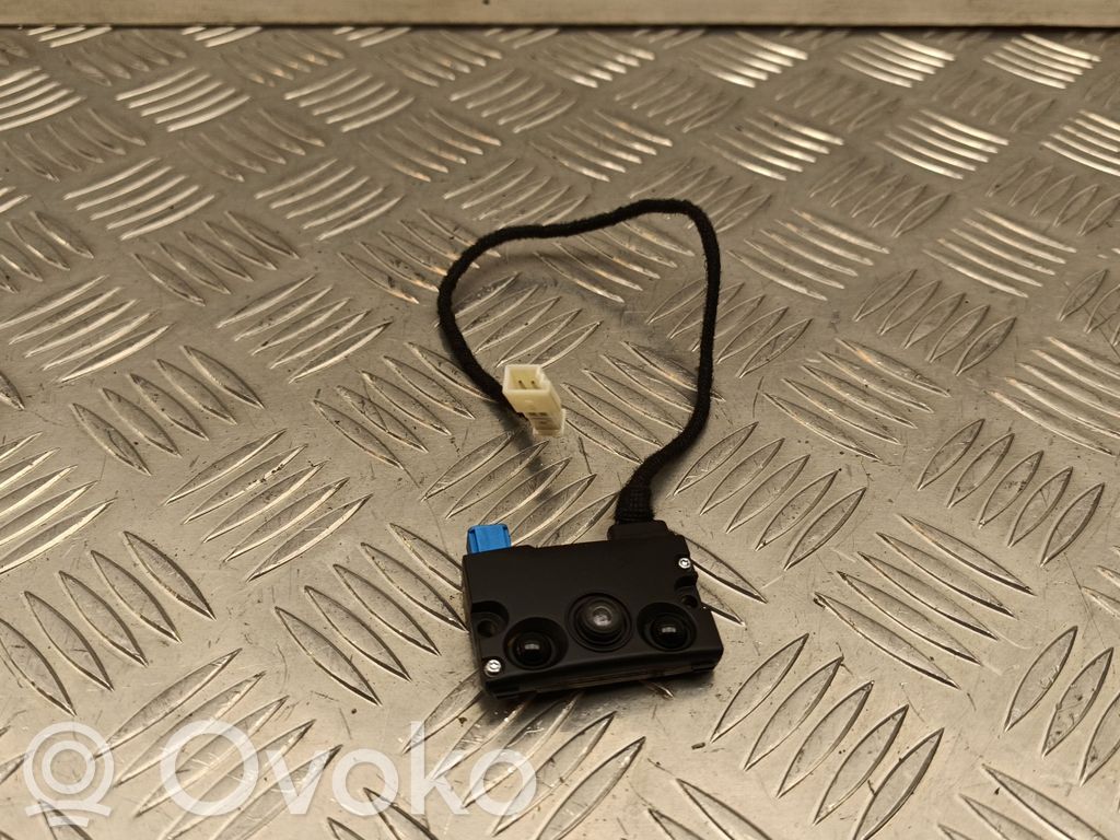 Tesla Model Y Windshield/windscreen camera 