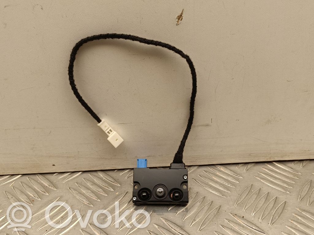 Tesla Model Y Windshield/windscreen camera 