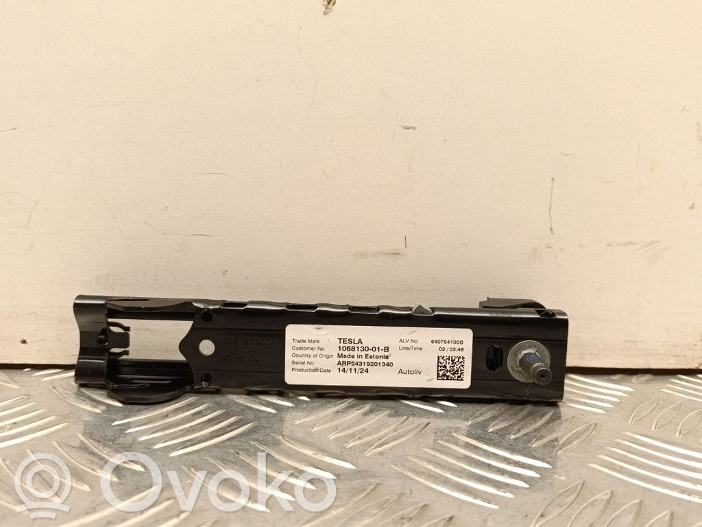 Tesla Model Y Sicherheitsgurthöhenversteller 