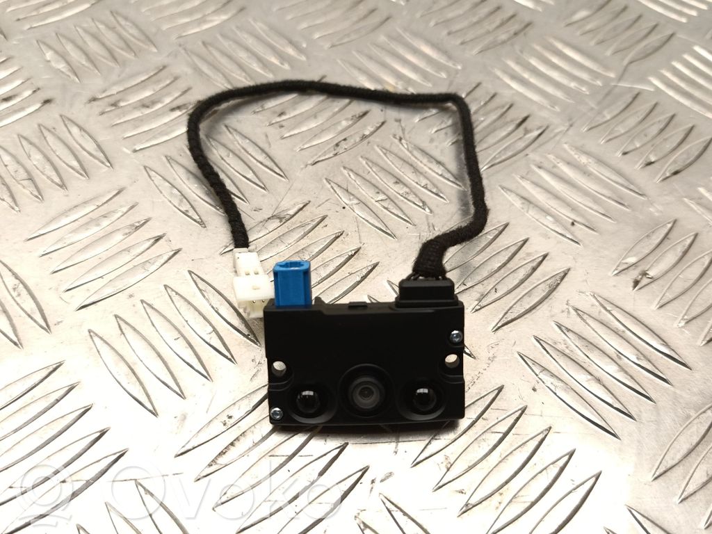 Tesla Model Y Windshield/windscreen camera 