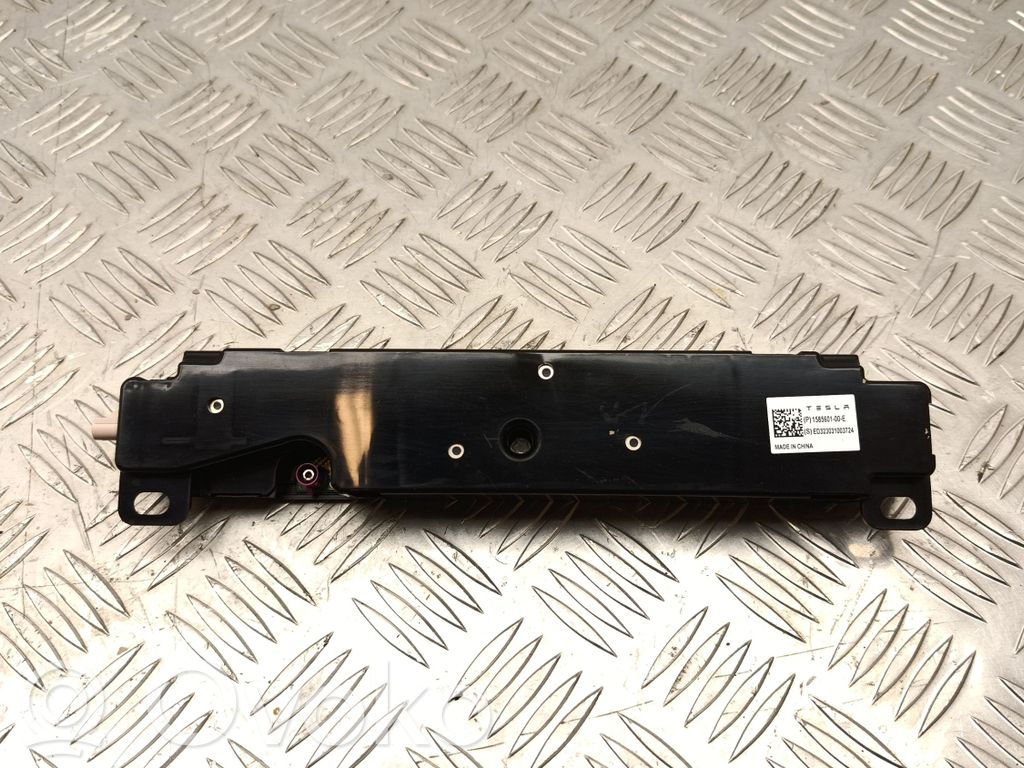 Tesla Model Y Antenos stiprintuvas 