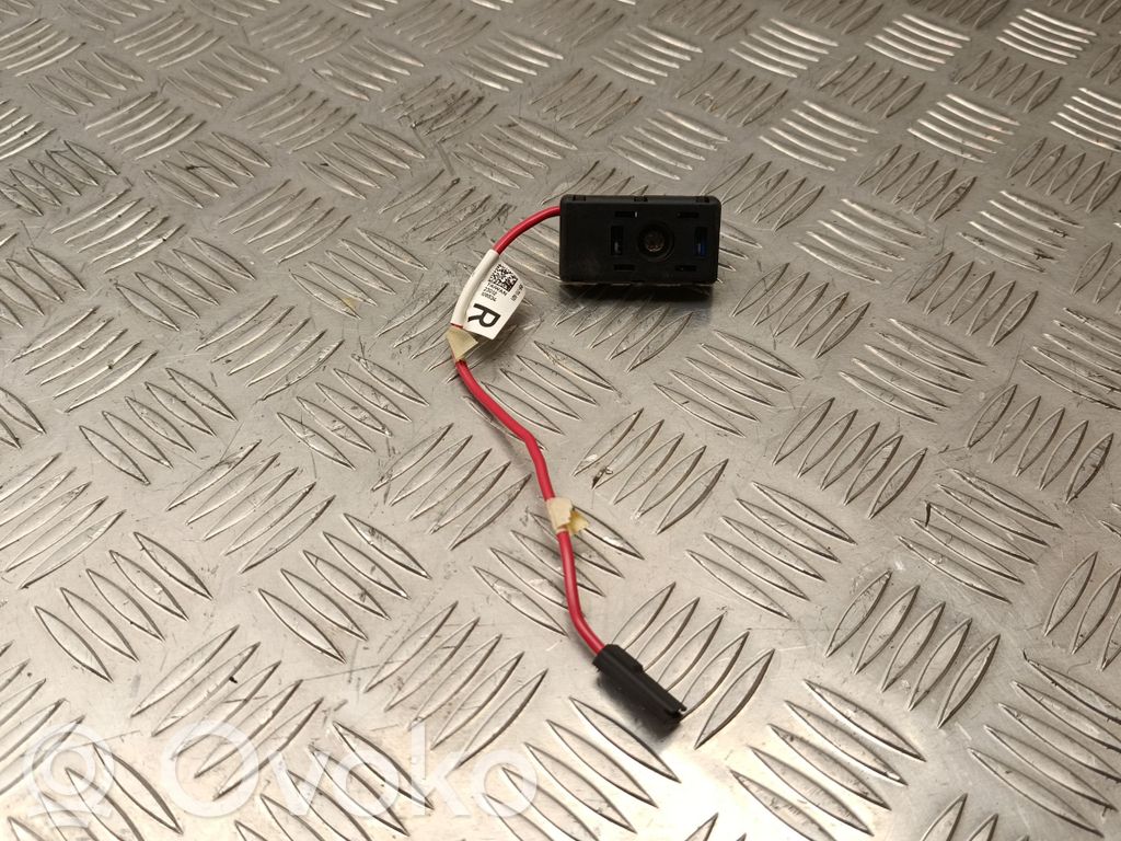 Tesla Model Y Antenos stiprintuvas 