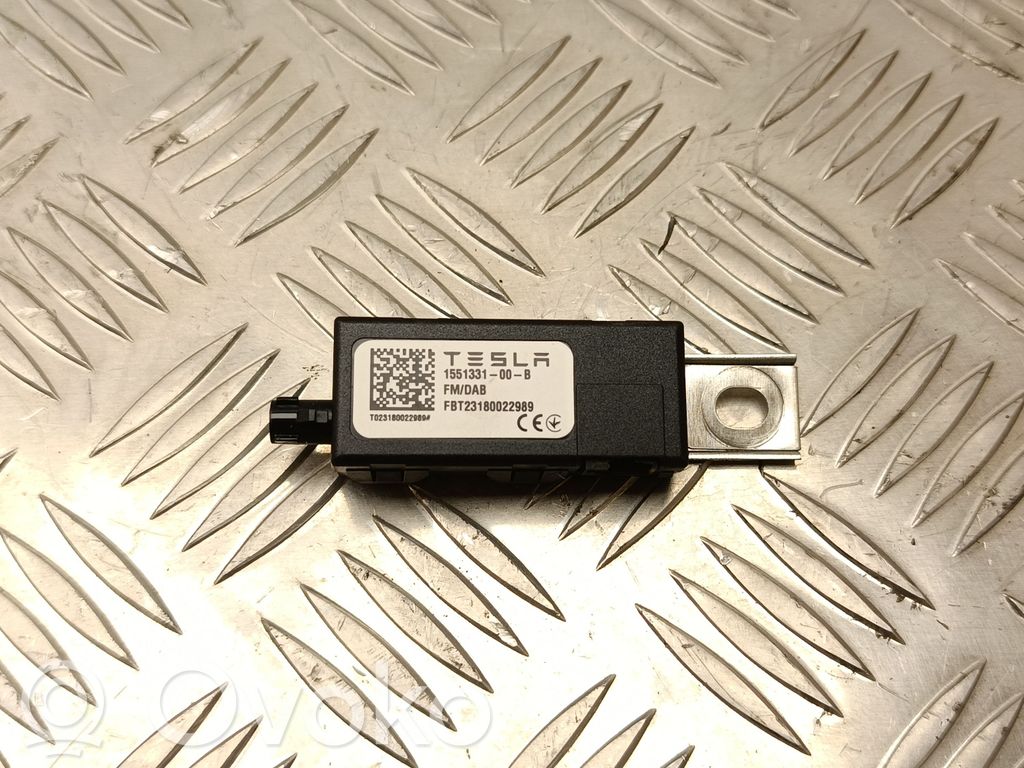 Tesla Model Y Antenos stiprintuvas 