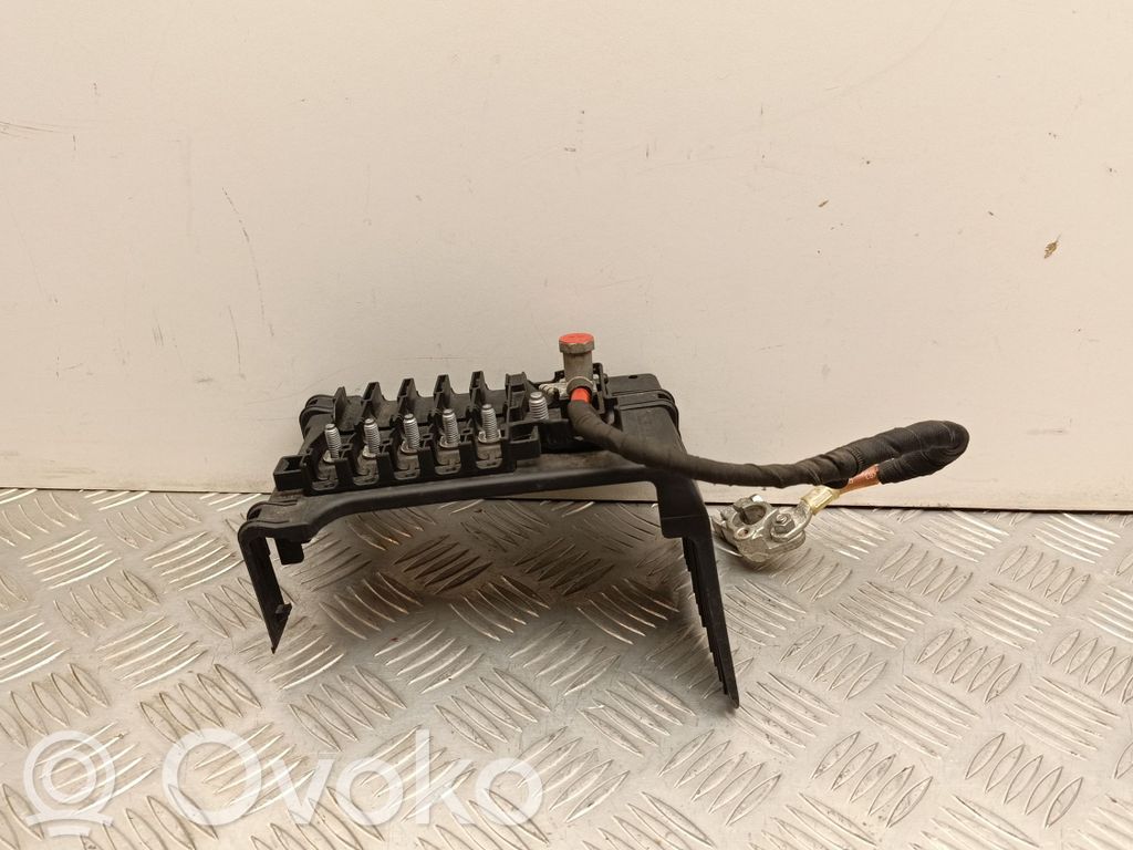 Skoda Enyaq iV Juego de caja de fusibles 
