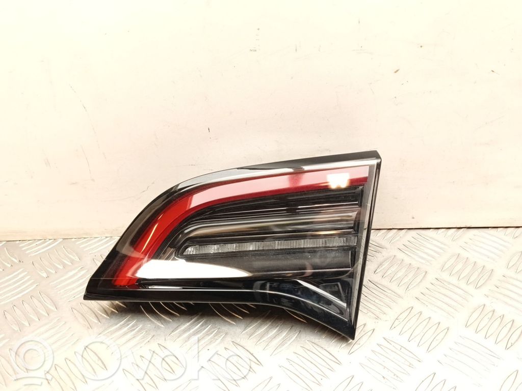 Tesla Model Y Tailgate rear/tail lights 