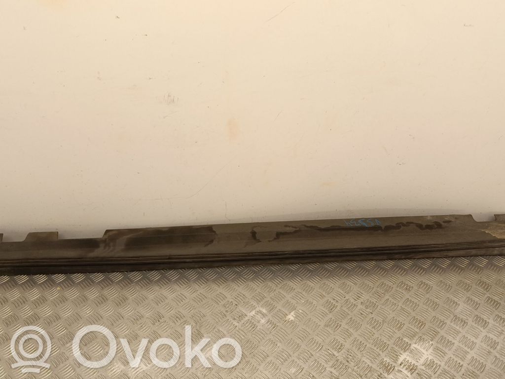Volvo XC40 Sivuhelman etulista 
