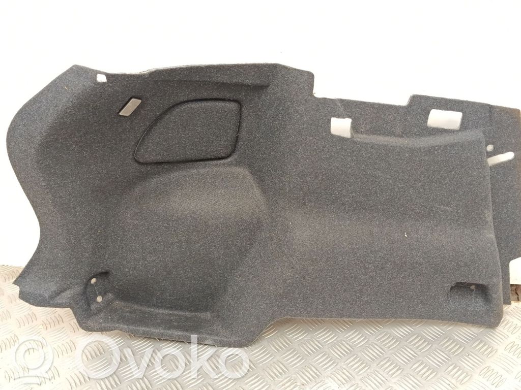 Volvo XC40 Boczek / Tapicerka / bagażnika 