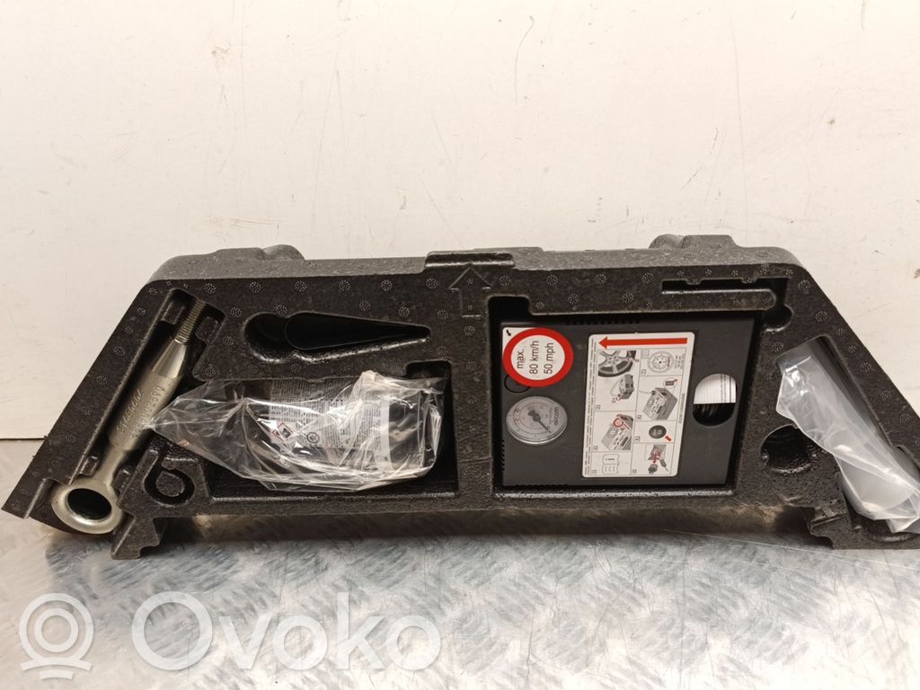 Tool set   31445789,8888025730