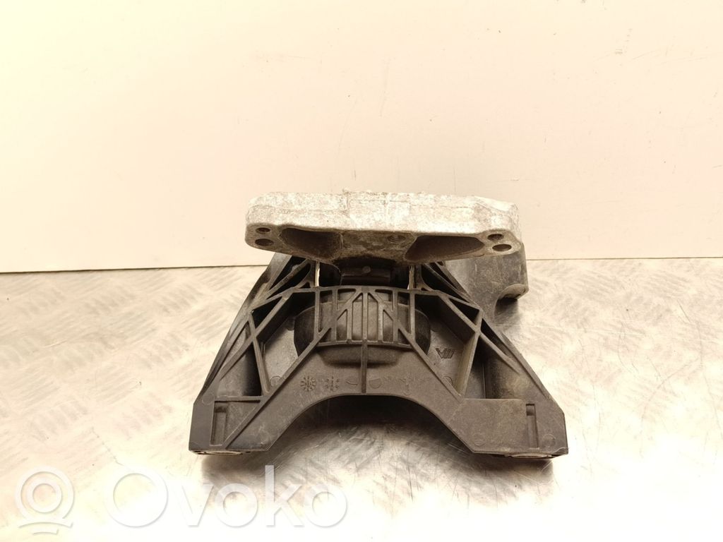 Peugeot 5008 II Engine mount bracket 