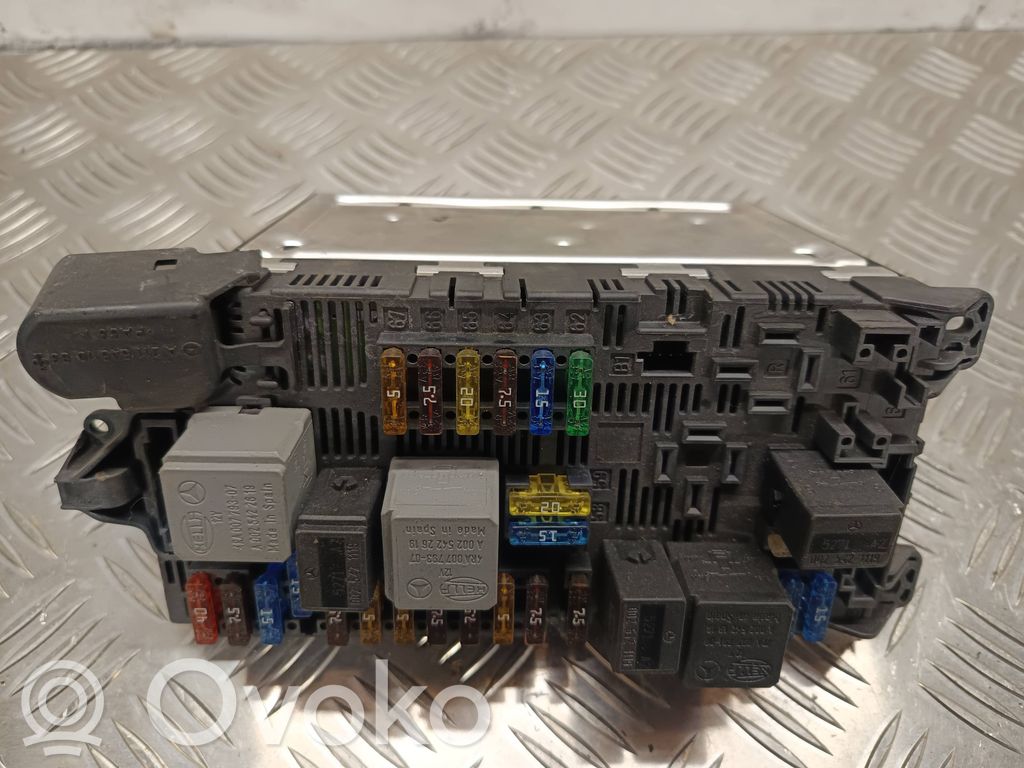 Mercedes-Benz E W211 Fuse module 