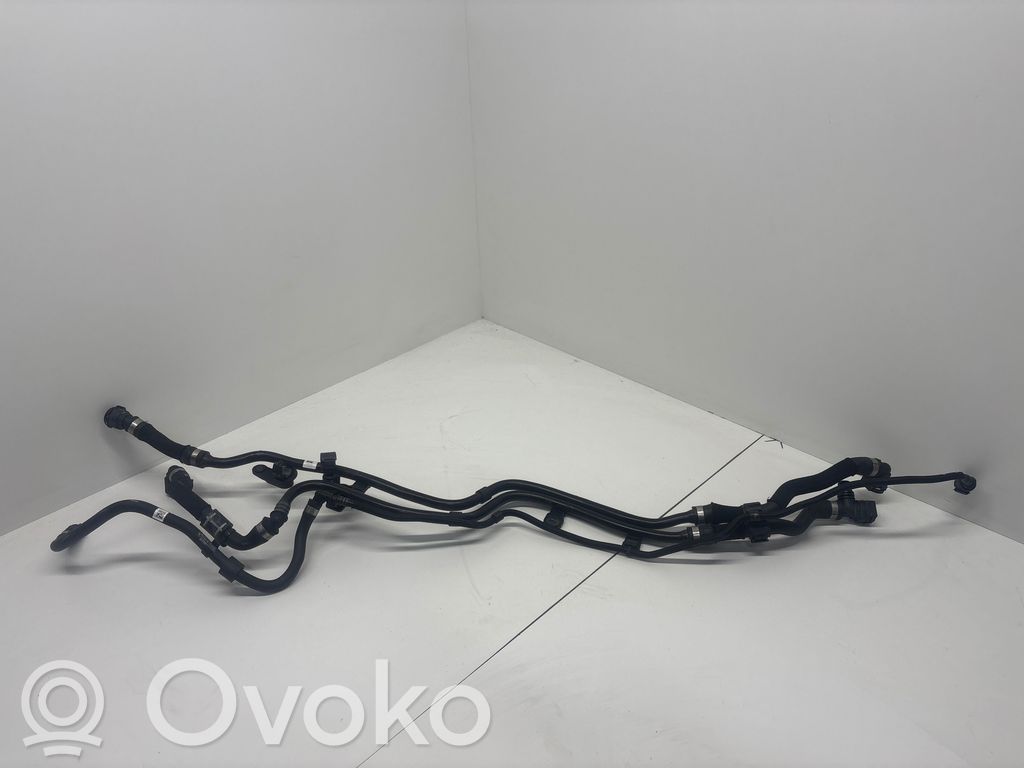 BMW 5 G60 G61 Conductă/furtun lichid de răcire motor 