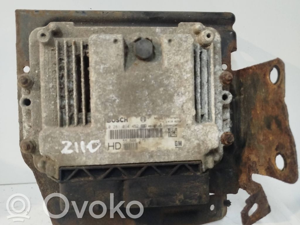 Opel Zafira B Engine control unit/module 
