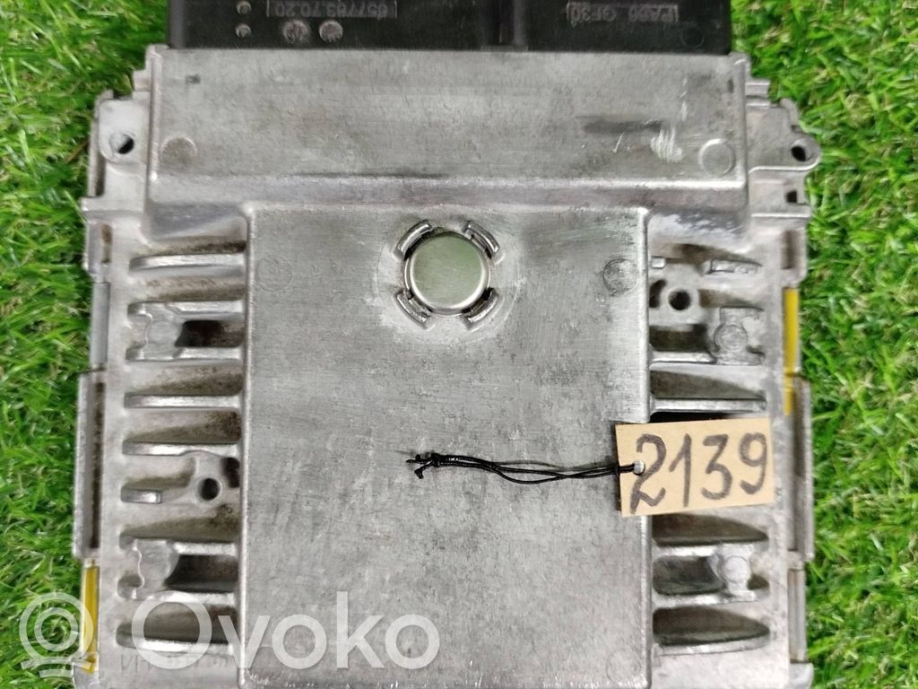 Volkswagen Golf VI Engine control unit/module 