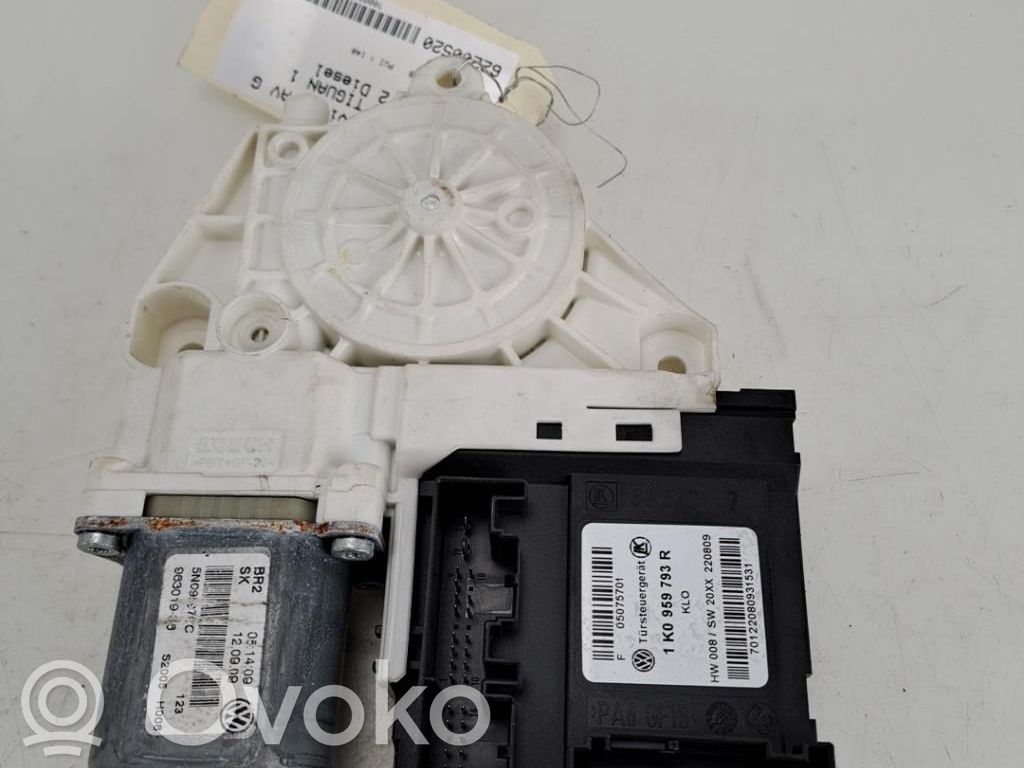 Silnik regulatora szyby drzwi przednich   5N0959701EZ0M