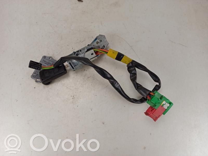Peugeot 1007 Užvedimo spynelė 