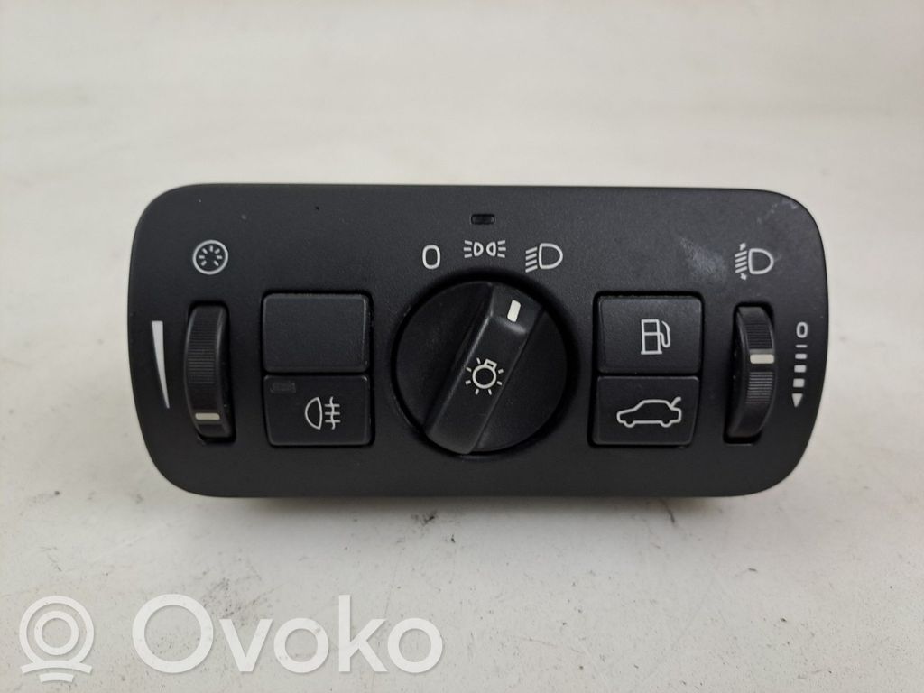 Light switch   31443853