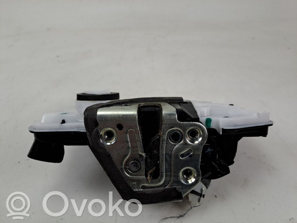 Toyota Corolla E210 E21 Priekšpusē slēdzene 