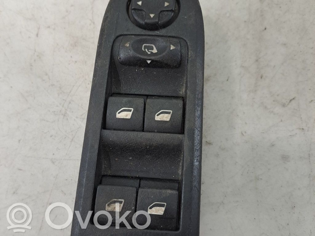 Peugeot 308 Electric window control switch 